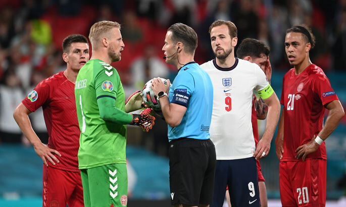 Без доводов. Спорный пенальти назначен. Фото из открытых источников