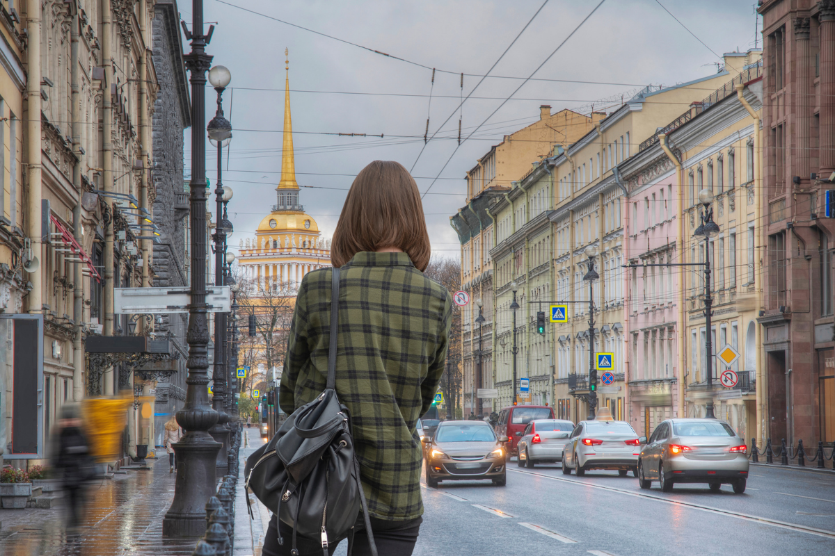 Поступи питер. Девушки в Питере ноябрь. Поступление в Питер. Мы живем в обществе Питер. В чем ходят в Санкт-Петербурге в ноябре.