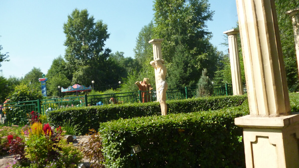 Нужно соответствовать названию. Античные колонны.