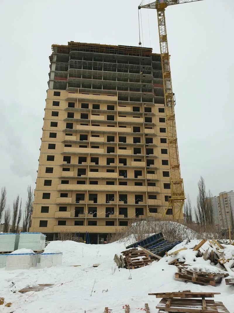 Один из вариантов, дом на пустыре недалеко от окружной. Фото из открытых источников