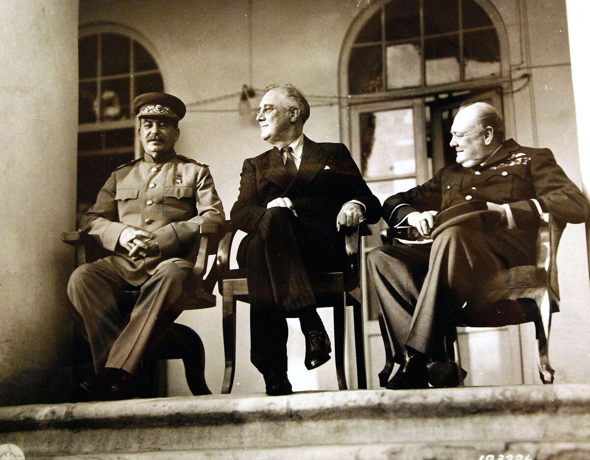 Сталин, Рузвельт, Черчилль в Тегеране 1943
