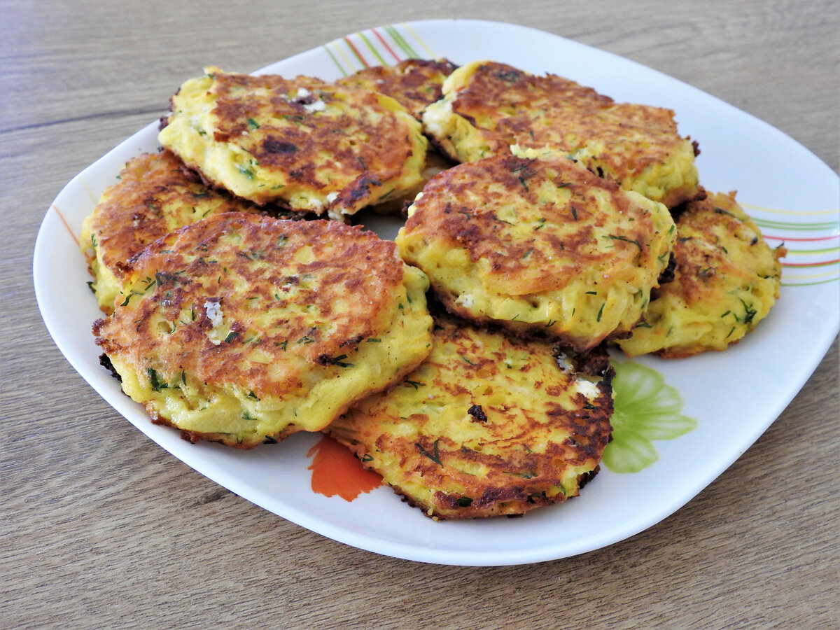 Оладьи из кабачков с тертым сыром и чесноком рецепт – Русская кухня: Завтраки. «Еда»