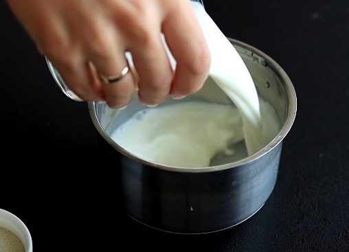 Наливаем молочко