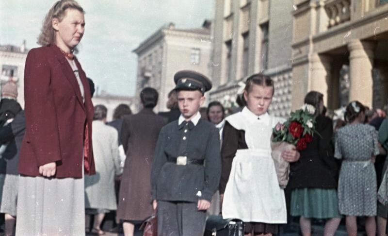 1 сентября, 1950-е годы. Фото взято из открытых источников: russiainphoto.ru