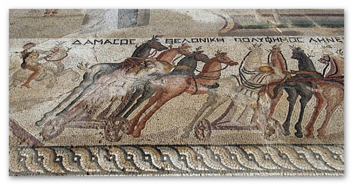 Тоже свастичный узор, кони тут интересные с рожками, похоже что это олени