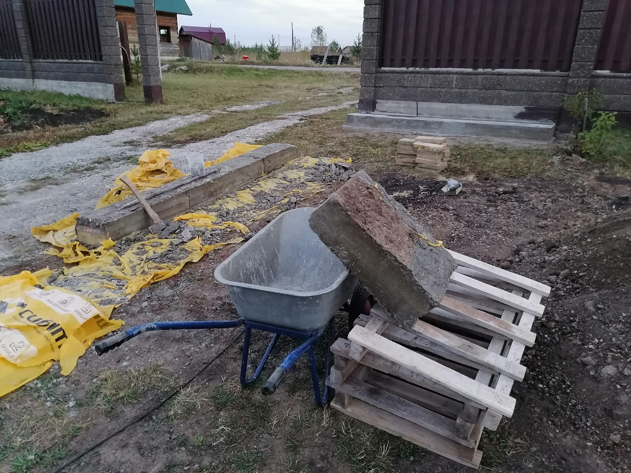 Не выливайте остатки бетона из миксера на дорогу. Показываю, что я делаю, когда он остается8