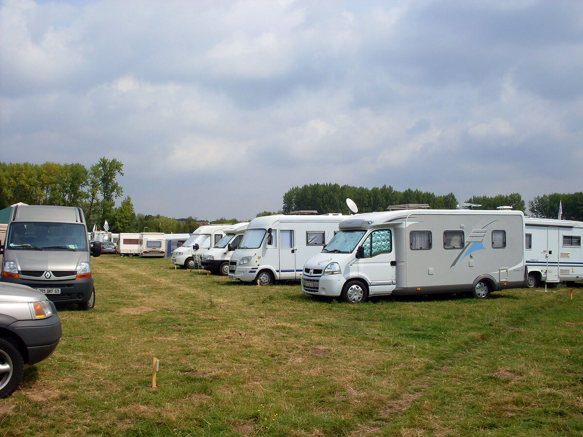 И сегодня здесь это продолжает называться палаточным городком