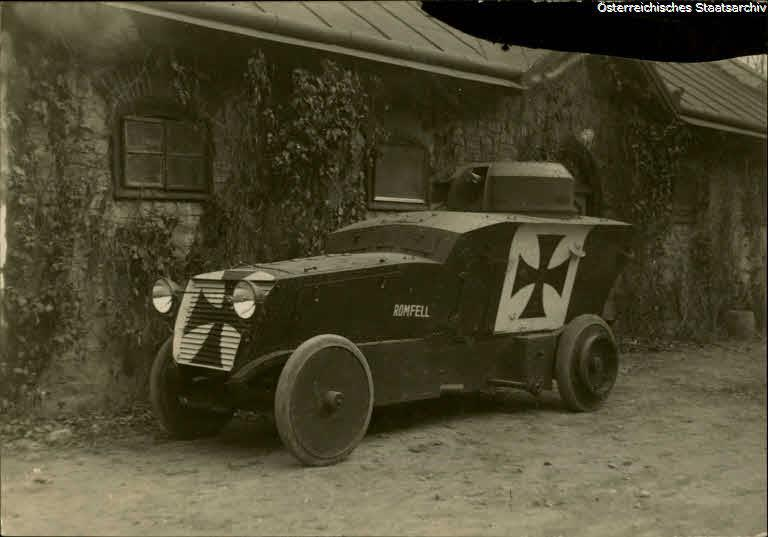 Ромфелль вскоре после постройки. Эта фотография хранится в Государственном архиве Австрии, текст на обороте гласит: “Бронированный автомобиль с пулеметом, 36-я пехотная дивизия, Бучач, 18 октября 1915 года”.