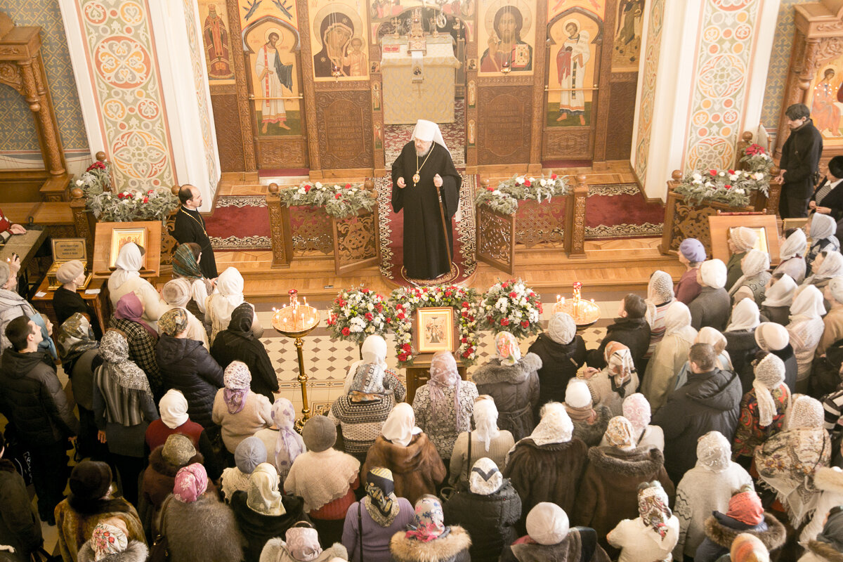 Христианский храм и прихожане