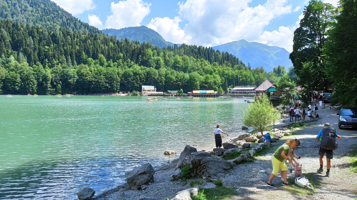 Народ у Рицы