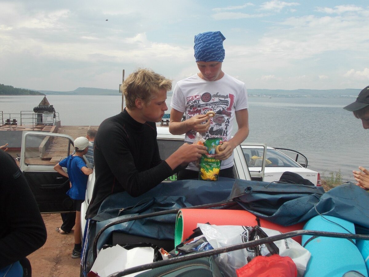 Да и сушки с майонезом после кросса в 45 км на переправе не поешь уже... 