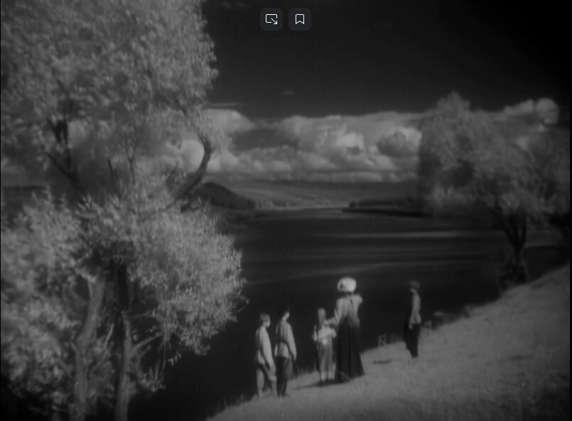 Весна. На берегу реки.