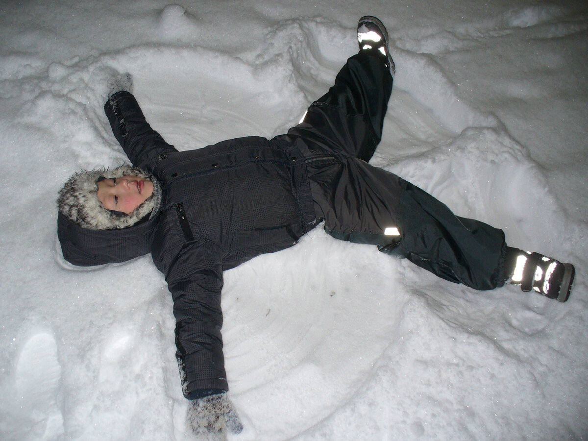 Глеб "делает ангела")