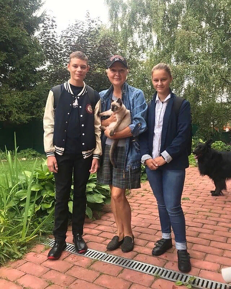 Сильная, стройная и в черном ожерелье: какой мы увидели обновленную ...