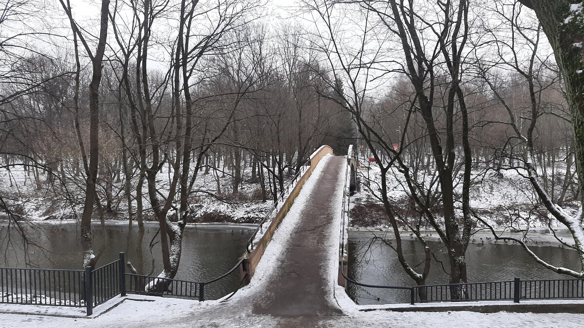 Старый немецкий арочный мост "Горбатик"