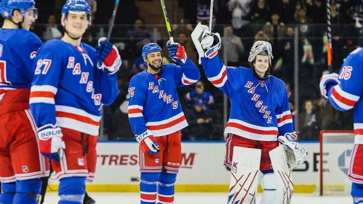 На площадке: Игорь Шестёркин празднует