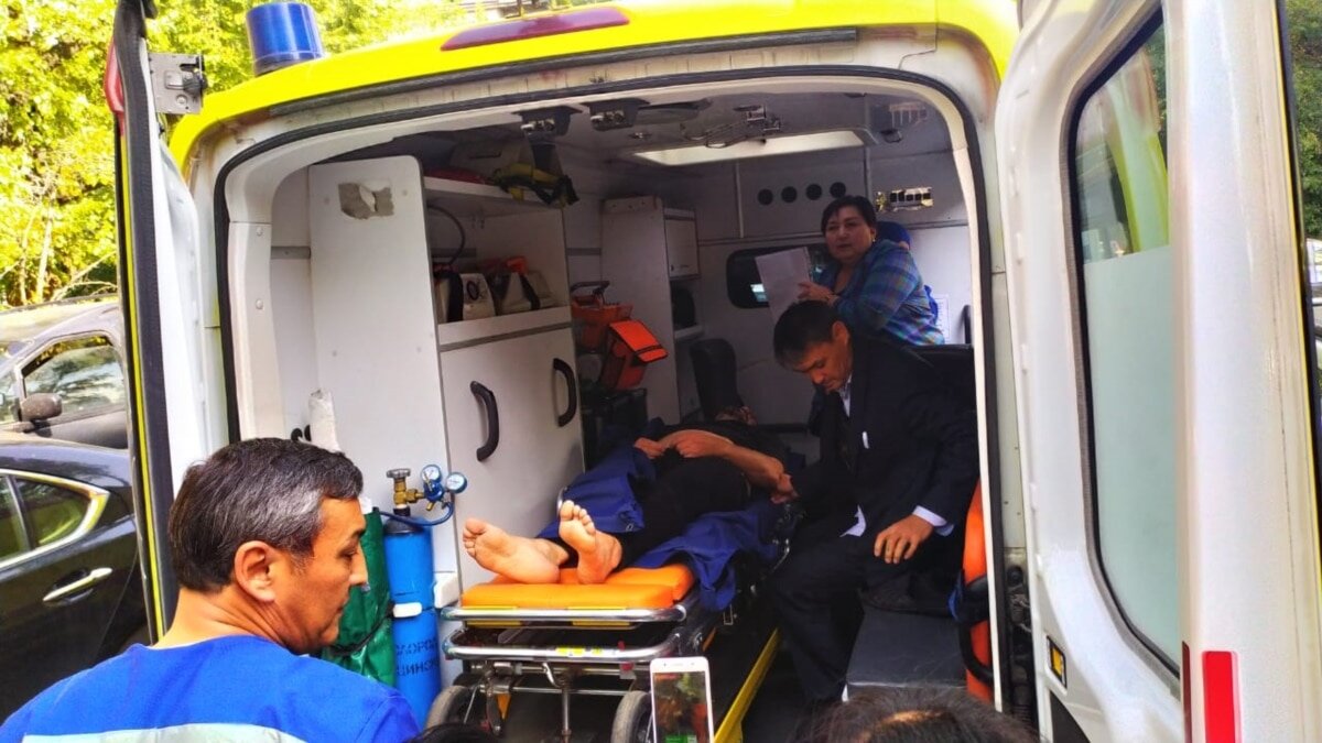 человек в скорой помощи 