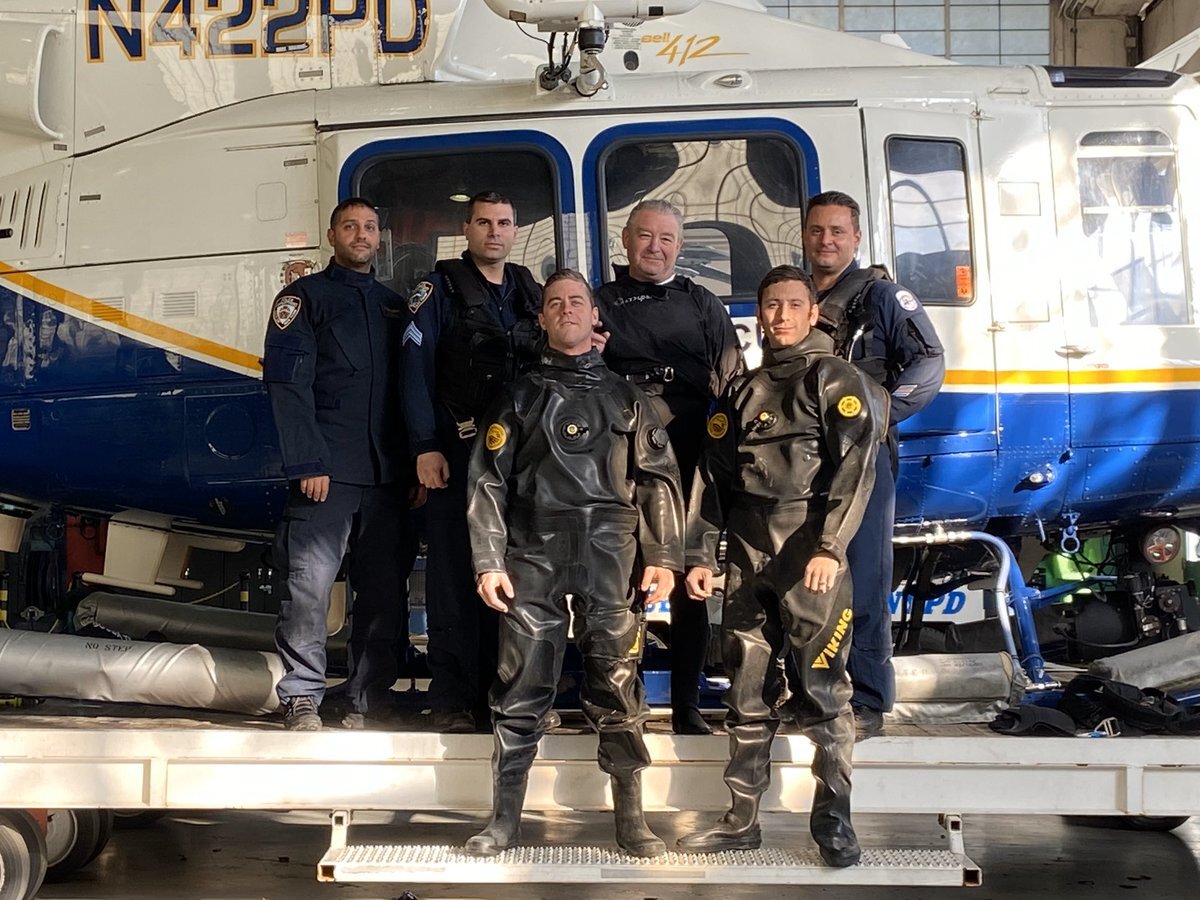 Команда спасательного вертолёта имеет большую численность