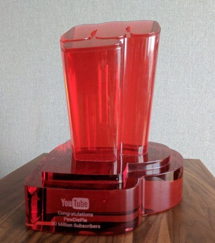 Рубиновая кнопка за 50 миллионов подписчиков.