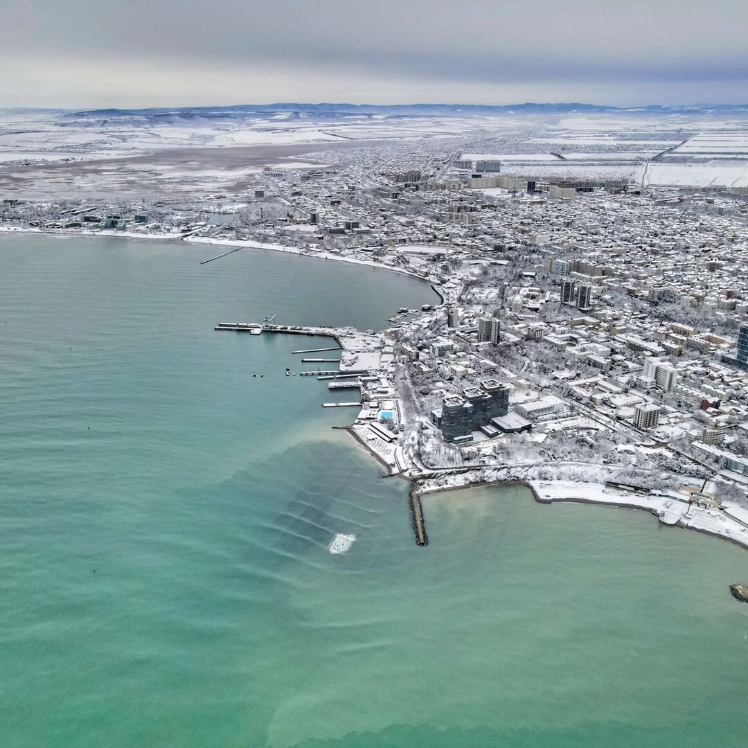 Вид на снежную Анапу с моря. Так город видят только чайки