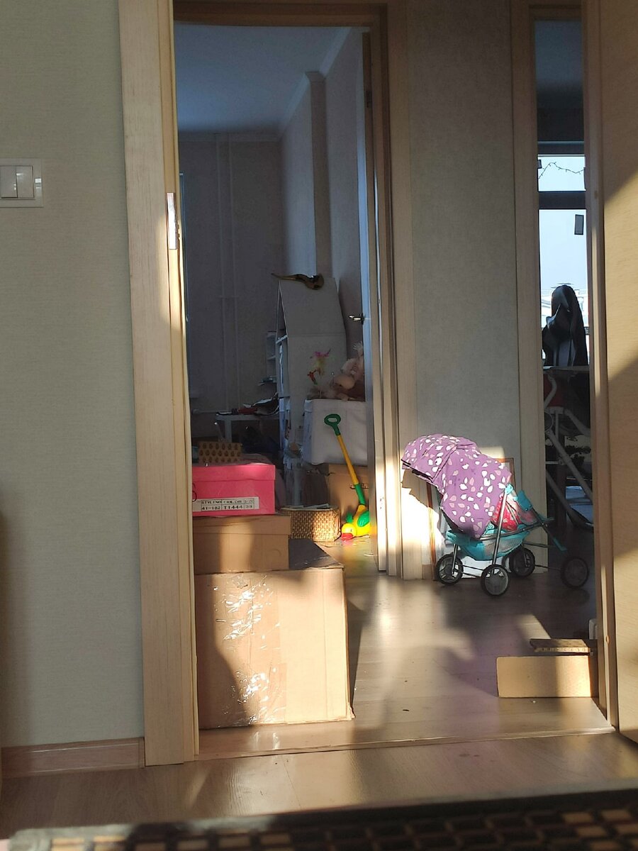 У меня расхламление происходит регулярно. Но сейчас - процесс обустройства, мы пка живем "на коробках".