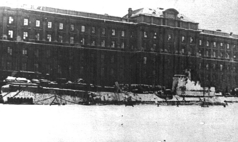 Подводная лодка - минный заградитель Л-21 (серия XIII) в Ленинграде