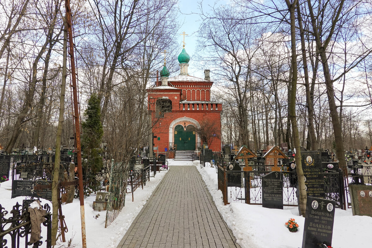 Пятницкое кладбище фото. Пятницкое кладбище. Пятницкое кладбище в Москве. Пятницкое кладбище в Москве фото. Могила Дорошиной на Пятницком кладбище фото.