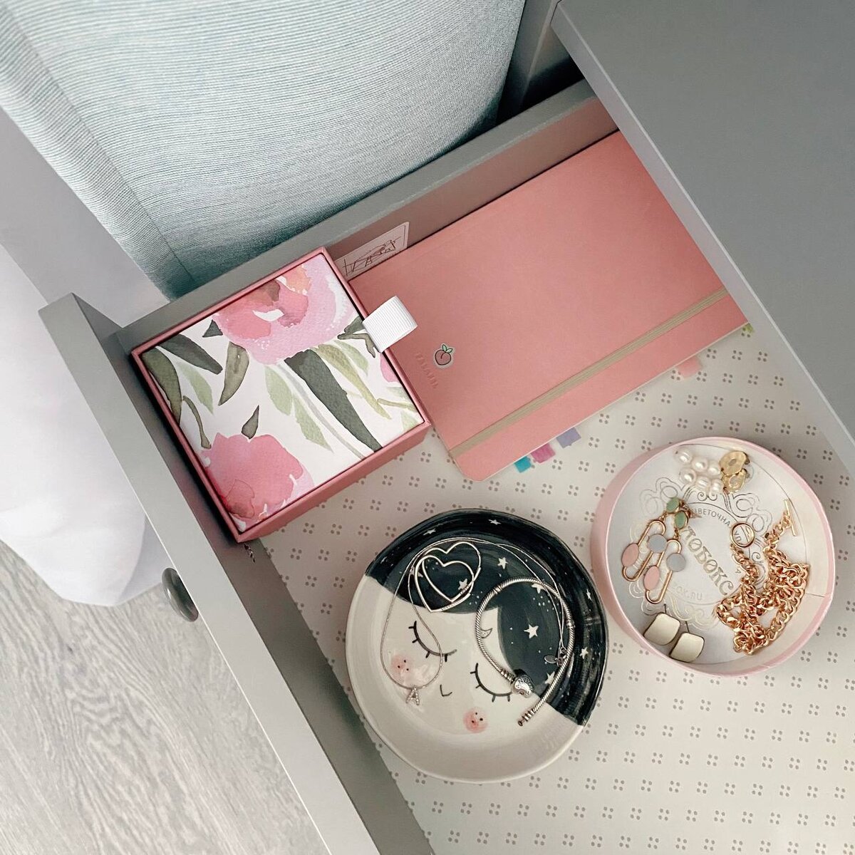 Пример моего оформления хранения украшений 