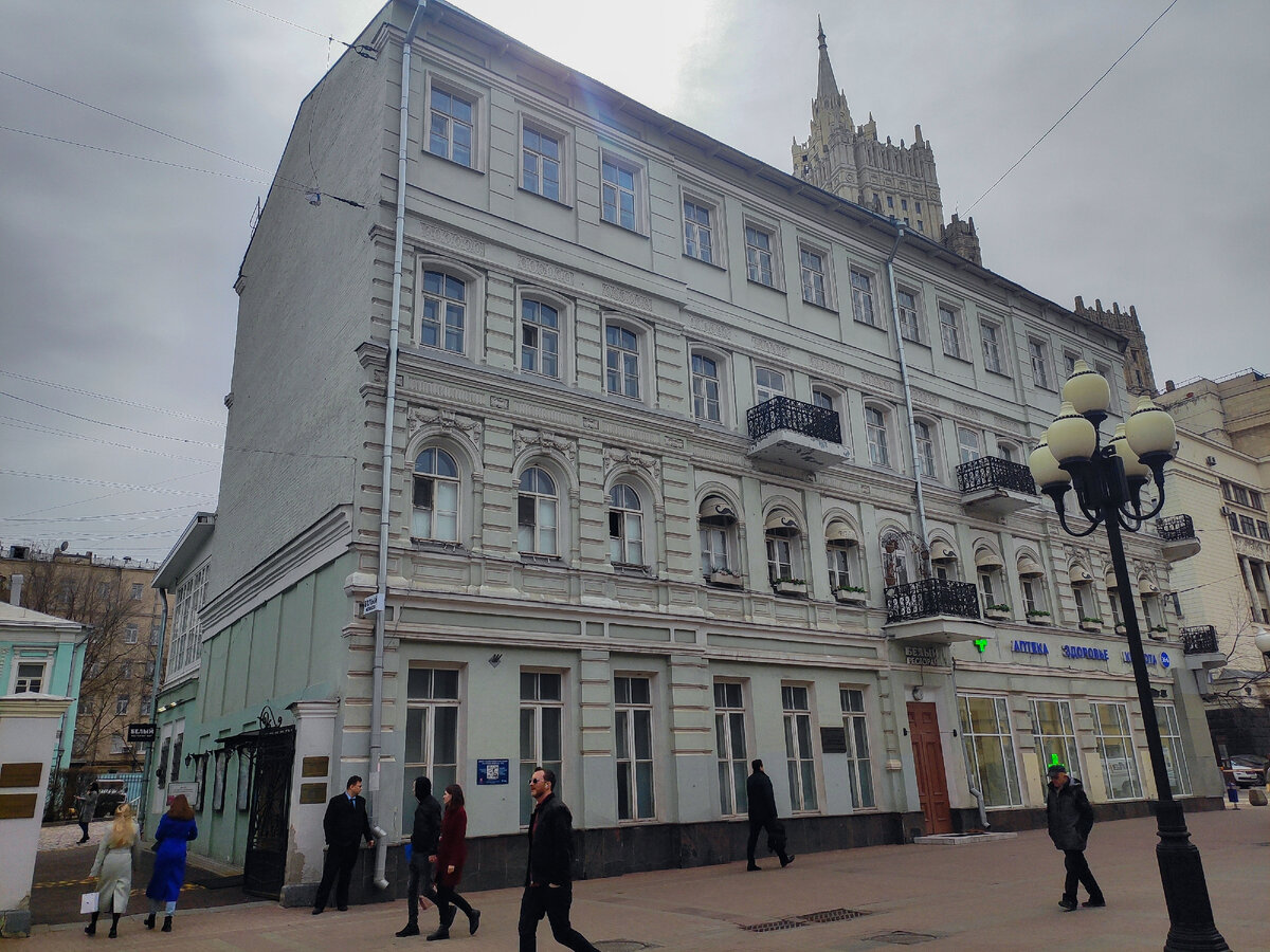 Дом на Арбате в котором находится музей. Листайте галерею >>