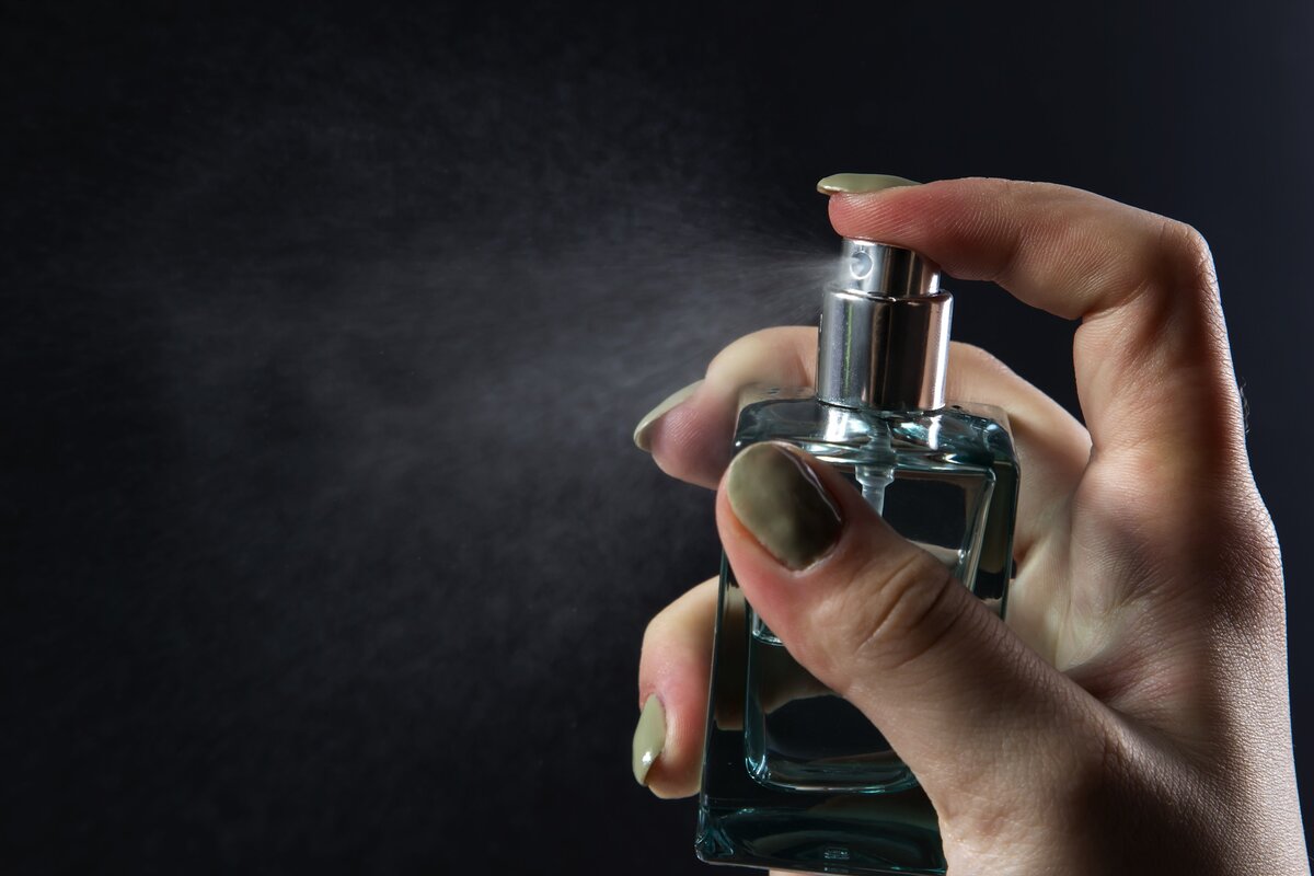 источник: https://cdn.pixabay.com/photo/2021/07/09/15/42/eau-de-toilette-6399434_960_720.jpg