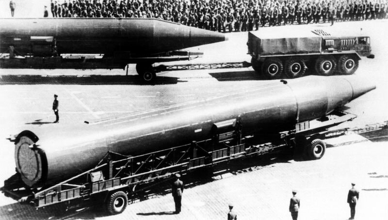 Ракеты Р-14У (8К65У) на параде в Москве (1967 г.). Источник: http://en.wikipedia.org