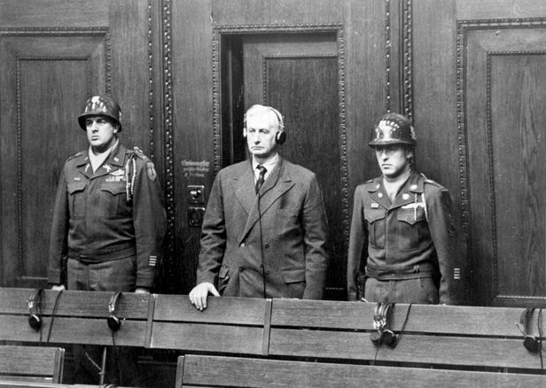 Фридрих Флик был признан виновным в использовании принудительного труда в Нюрнберге, приговорен к семи годам тюремного заключения и освобожден в начале 1950 года. Фото: АП.