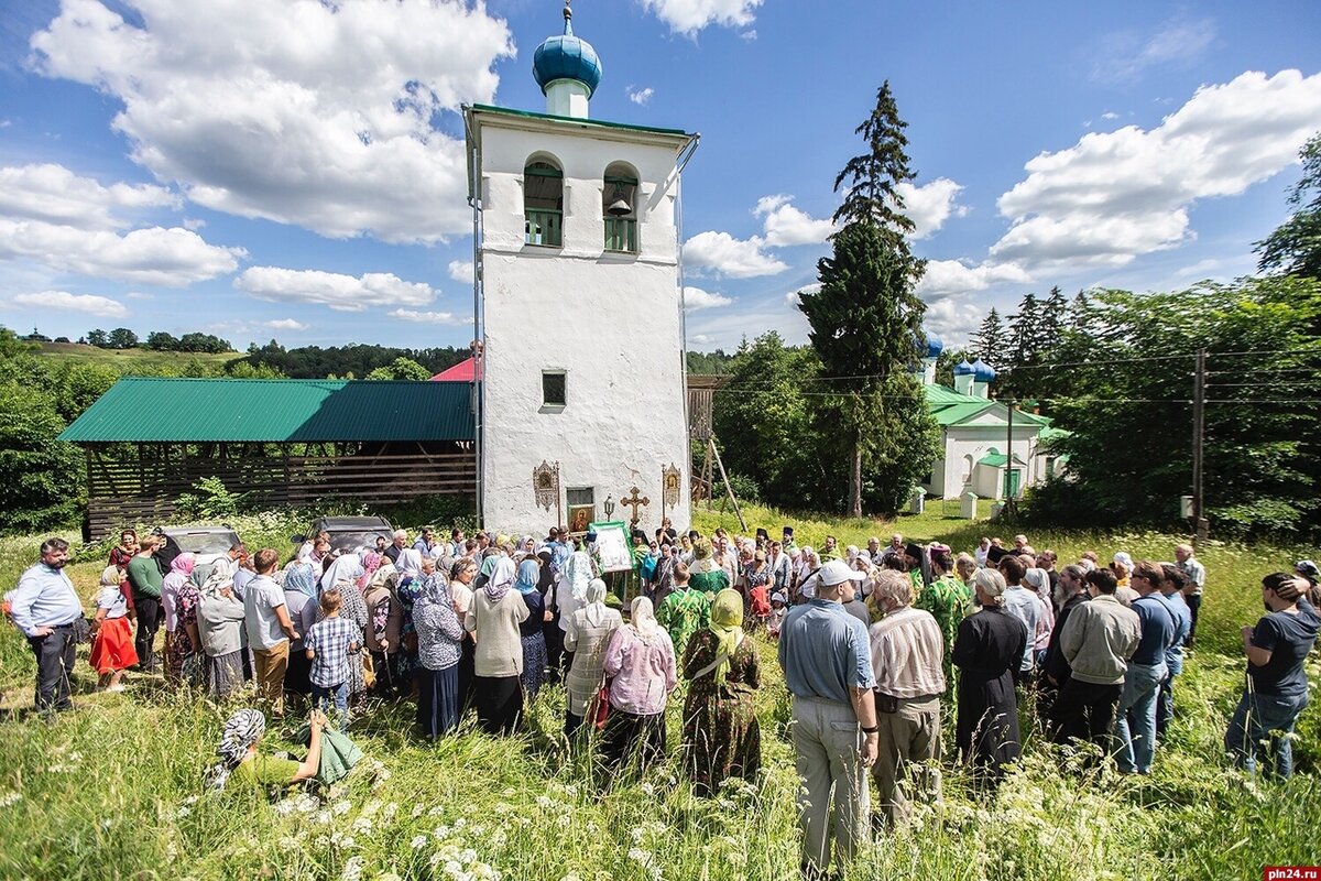 Мало мальский. Мальский монастырь Псковская область. Изборск Мальский монастырь. Мальский Спасо-Рождественский монастырь. Мальская Долина монастырь.