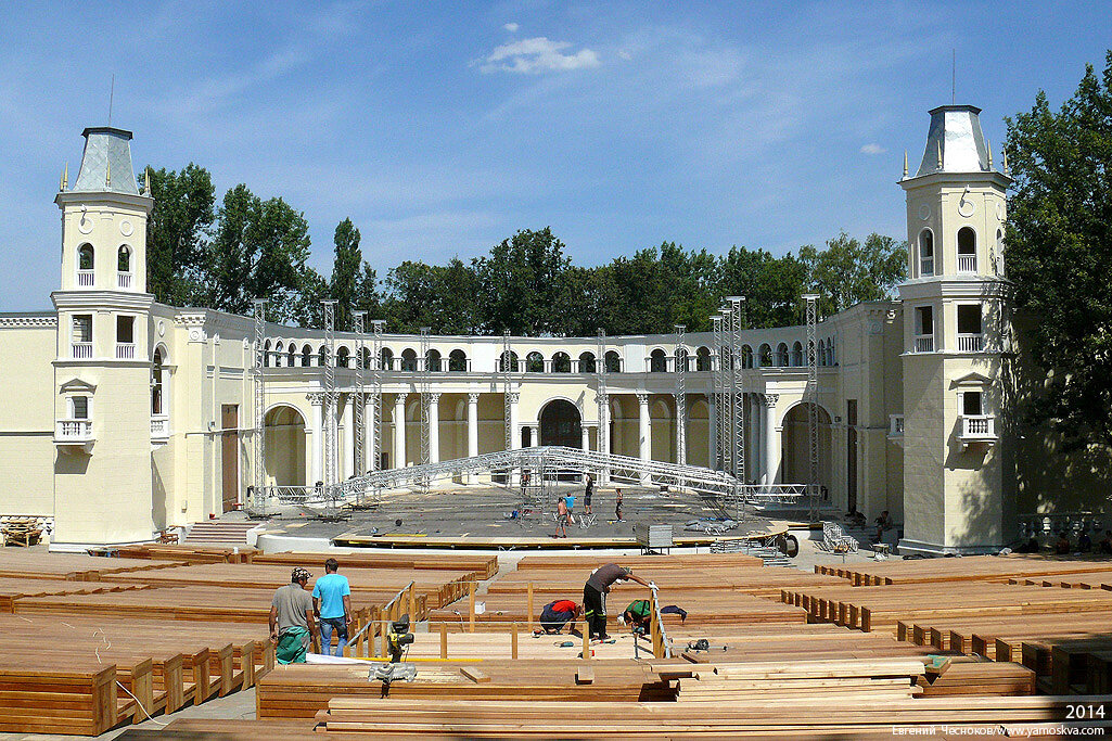 В зеленом театре вднх