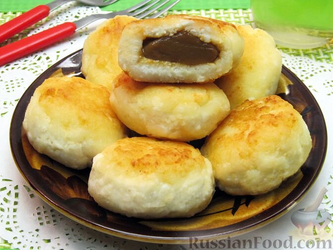 творог, молоко сгущённое варёное, крупа манная, сахар, соль, ванилин, мука, масло растительное
