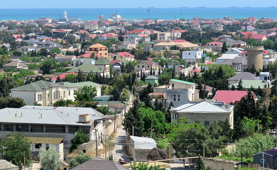 Вид на поселок с Мардакянской крепости