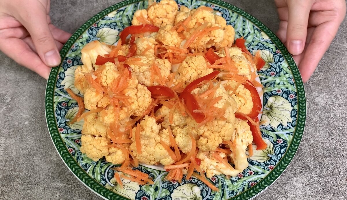 Цветная капуста по-корейски. Как замариновать цветную капусту быстро и вкусно. Блюда с цветной капустой. Корейская морковка с цветной капустой. Маринование цветной капусты.