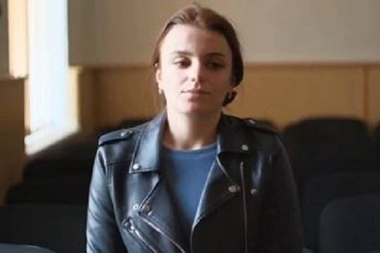    Россиянка извинилась на камеру за оскорбление российских военных