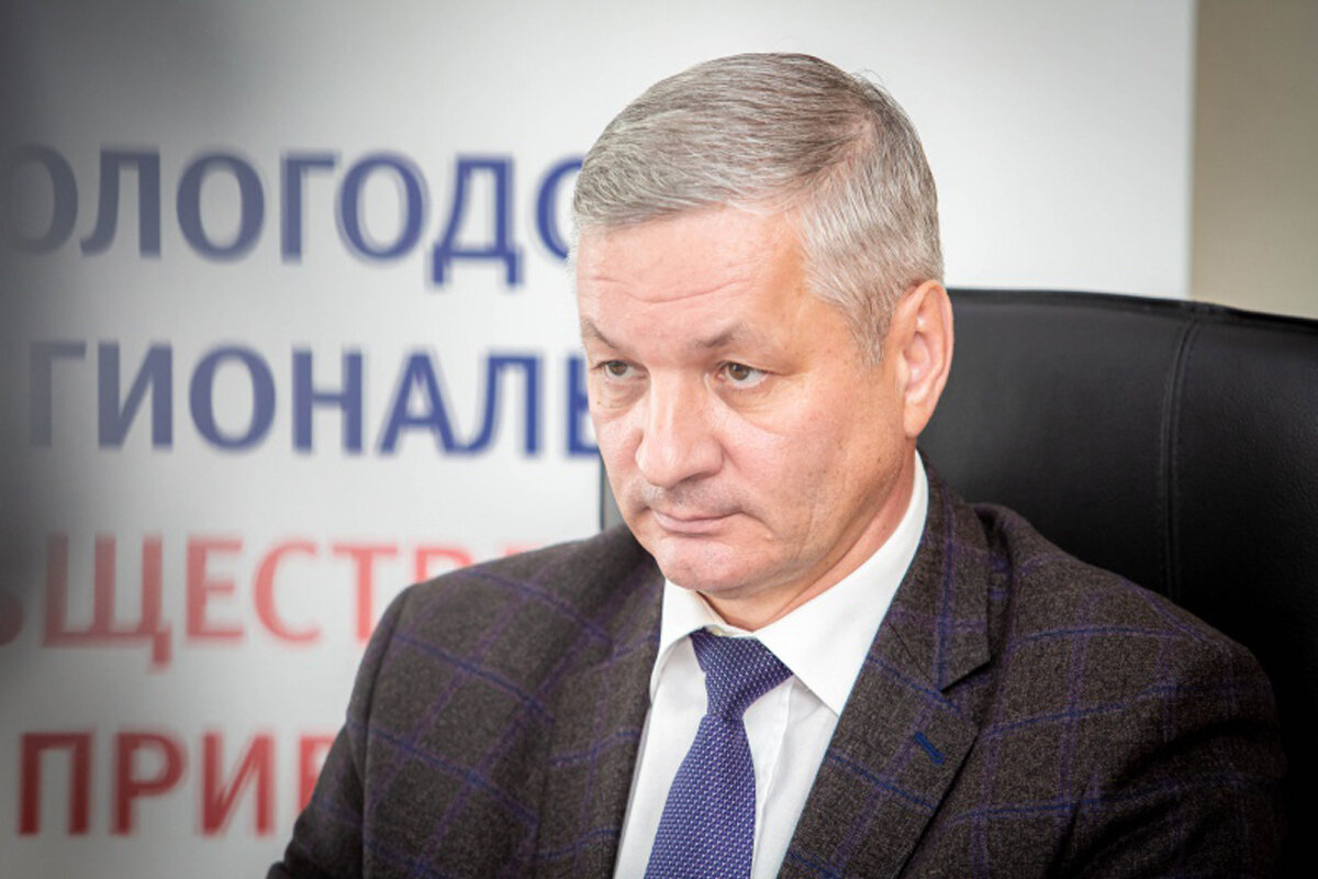 Луценко призвал ведомства ускорить процесс догазификации в деревне Погорелово.  Фото: Фото: пресс-служба законодательного собрания Вологодской области