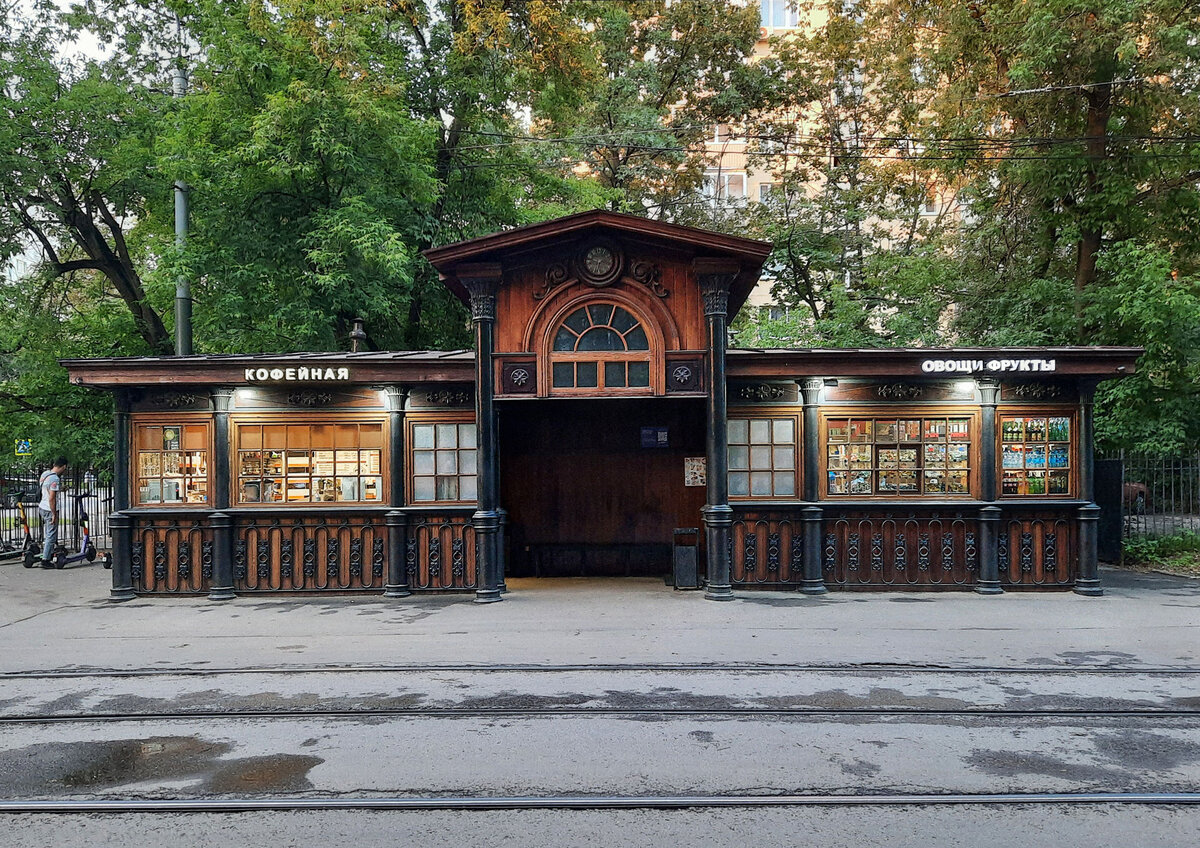 Вид с противоположной стороны улицы Дубки 