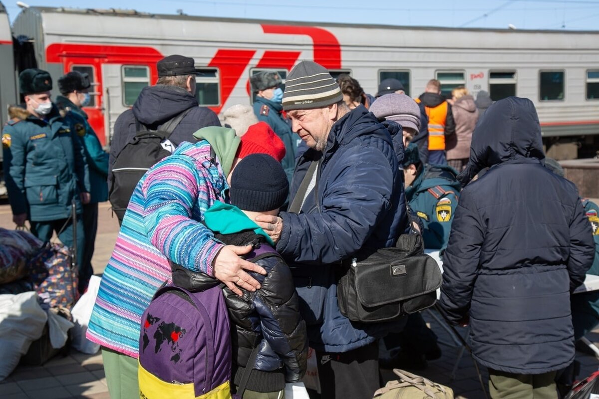 Беженцам дадут. Беженцы с Украины. Беженцы из Украины и ДНР. Беженцы и вынужденные переселенцы. Беженцы с Донбасса в России.