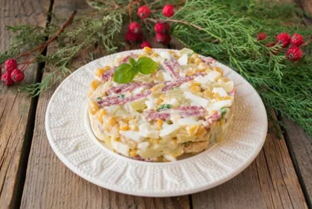 Салат С Колбасой, Сухариками