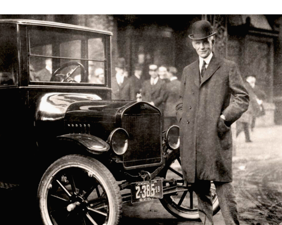 Молодой Генри со своим детищем https://upload.wikimedia.org/wikipedia/commons/c/cc/Ford_1921.jpg