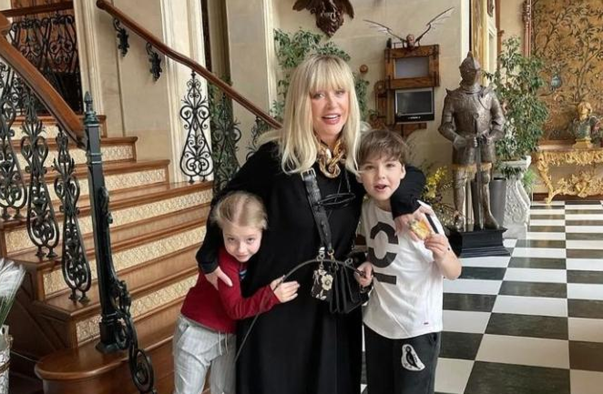     Алла Пугачева с двойняшками Фото: соцсети