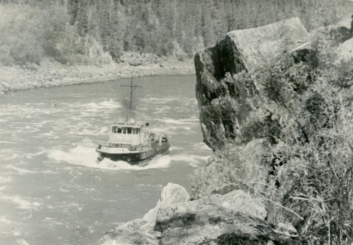 Подъем катера через Большой порог, 1953 г., фото из фондов Нацархива РТ