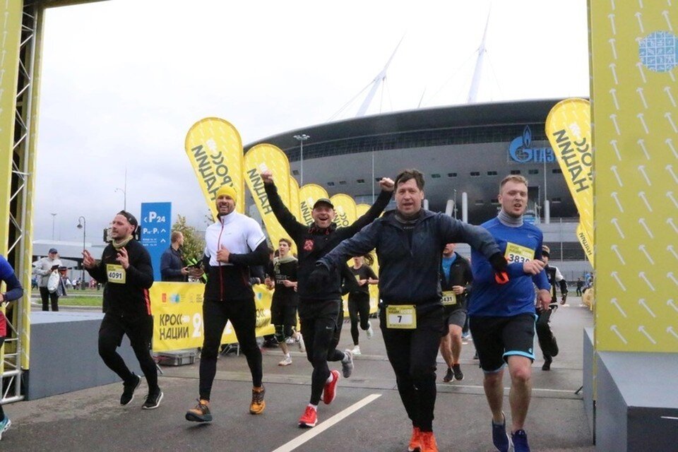     Пять тысяч человек приняли участие в «Кроссе нации» в Петербурге / Фото: Антон Шантырь