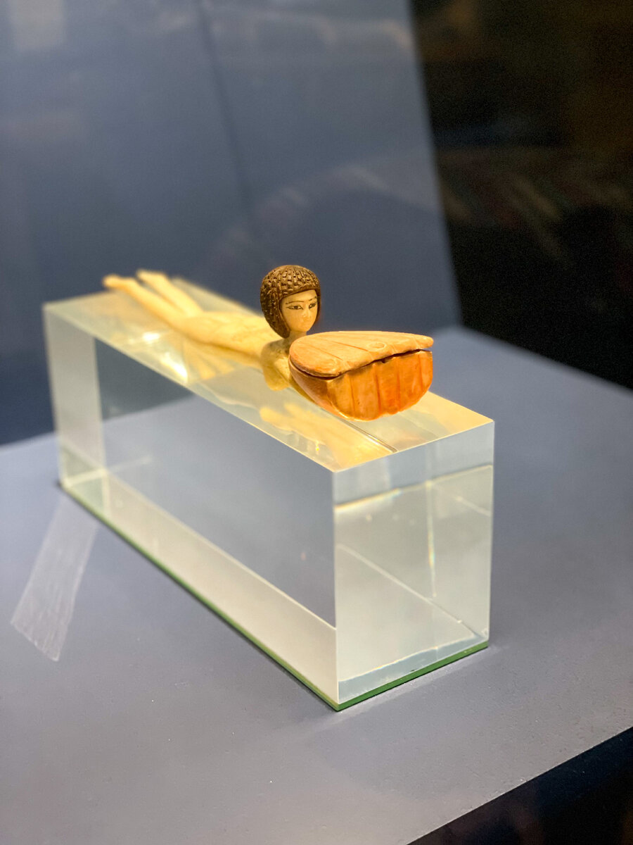 Специальная ложечка для хранения крема