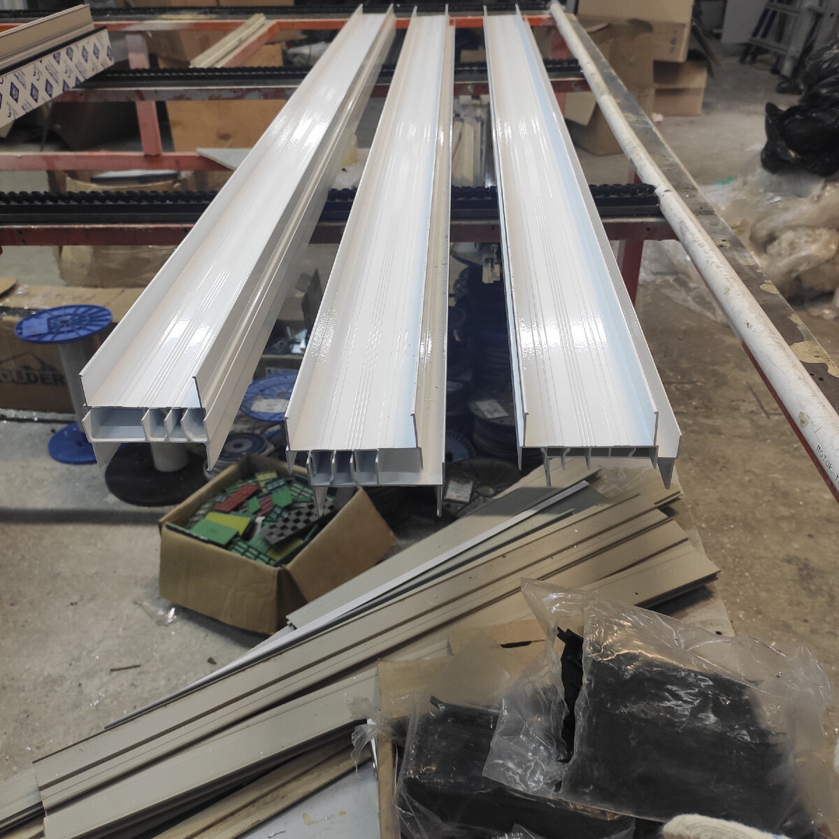 Напиленные заготовки складываем попарно.