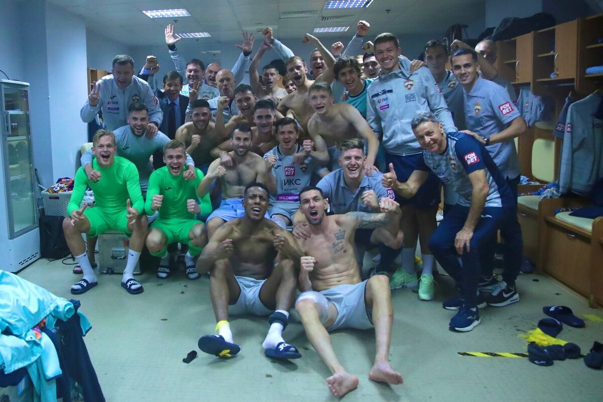 Победная раздевалка. Фото с официального телеграм-канала ПФК ЦСКА 🔴🔵