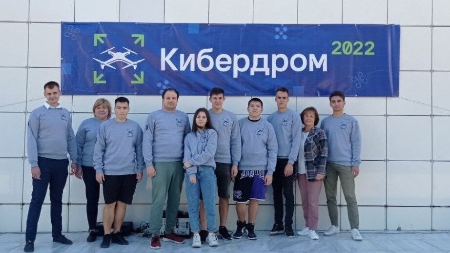     В Геленджике стартовал финал Всероссийского конкурса «Кадры для цифровой промышленности. Создание законченных проектно-конструкторских решений в режиме соревнований «Кибердром-2022». Участие в конкурсе принимают 15 команд со всей страны. Среди них сборная Хабаровского края.